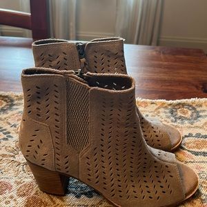 Tom’s Size 8.5 Sandals